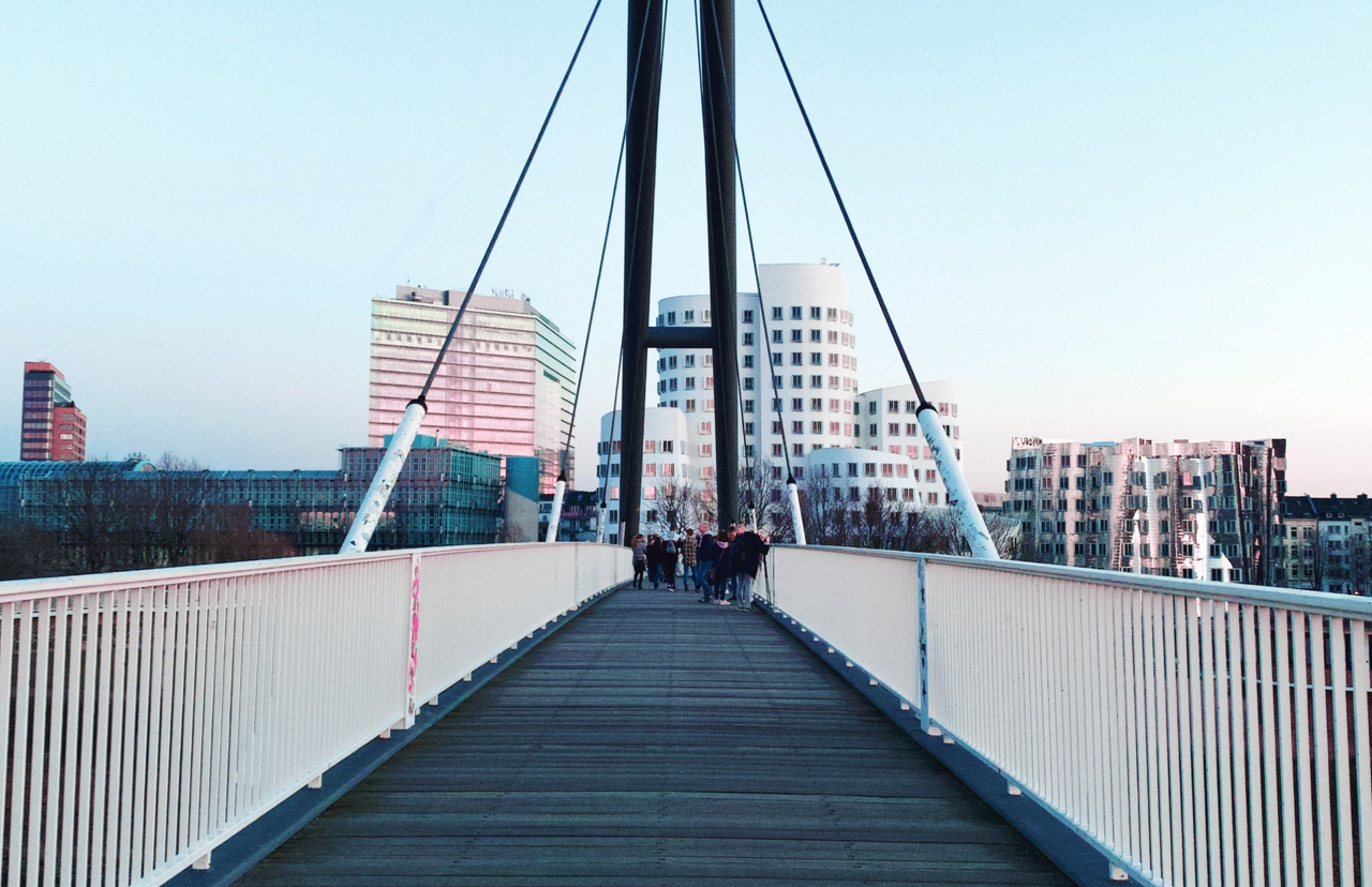 Düsseldorf Brücke Medienhafen